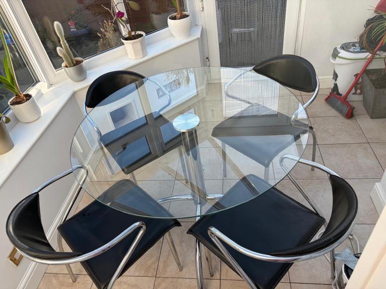 Table and chairs for sale 