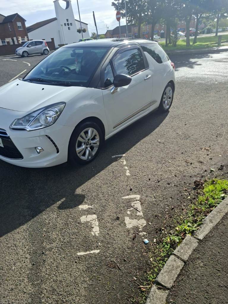 Citroen, DS3, Hatchback, 2014, Manual, 1560 (cc), 3 doors