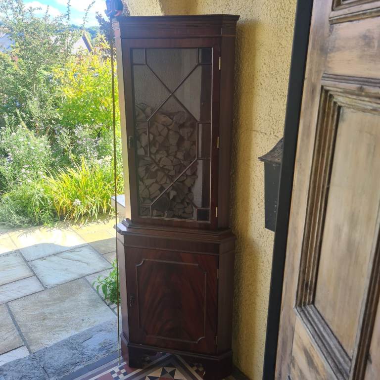 [FREE]  Corner Cabinet
