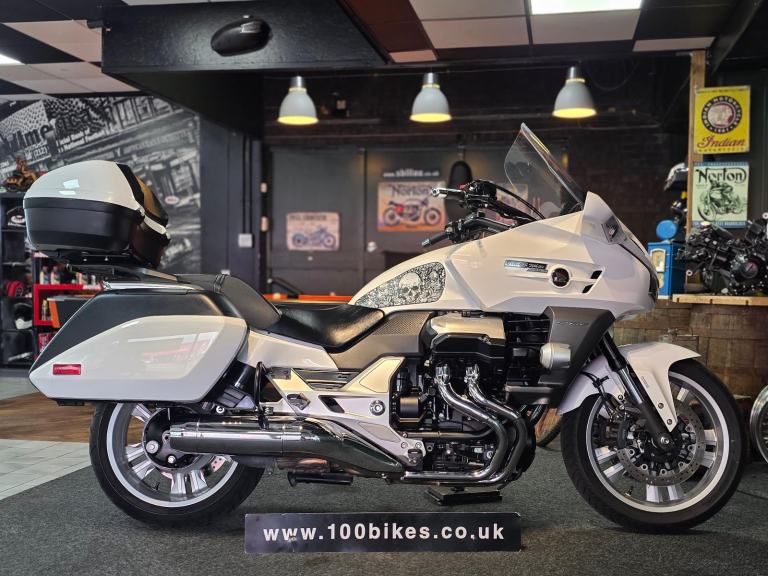 2016 HONDA CTX1300 LUX WITH 10,800 MILE'S 
