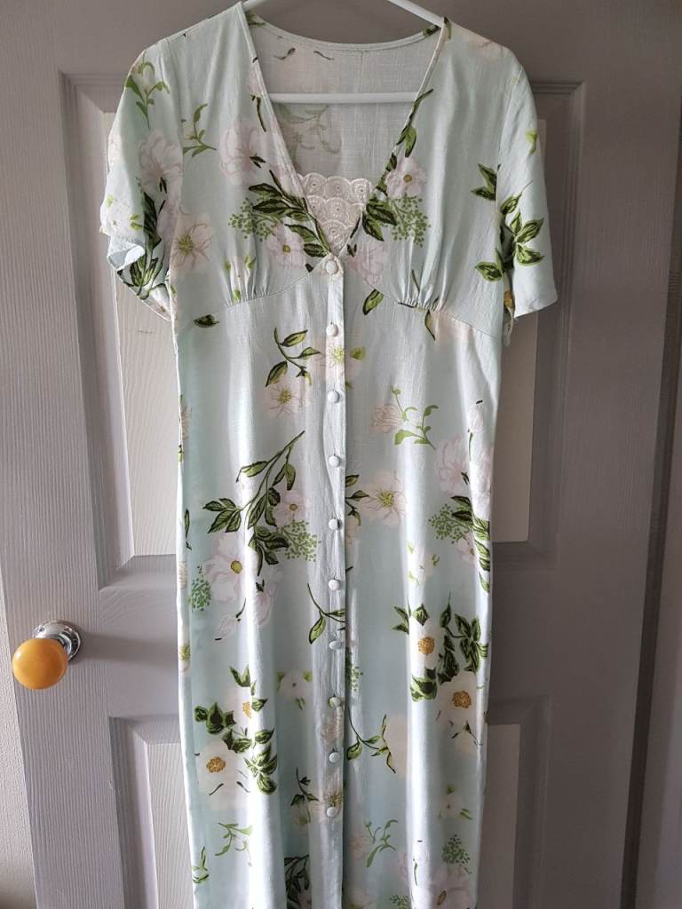 Ladies Button Front Summer Dress. Size 10/12 Primark. Green.