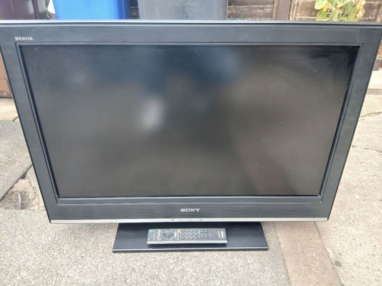 Sony BRAVIA LCD TV with Remote – Good Condition