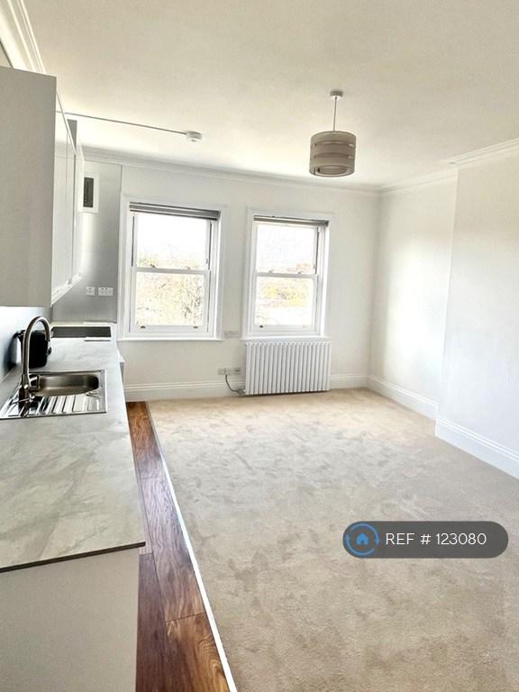 1 bedroom flat in Manorgate Road, Kingston Upon Thames, KT2 (1 bed) (#123080)