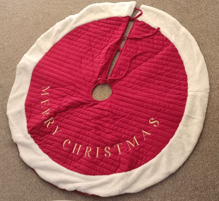 Small Christmas Cone Tree, Tree skirt and Star wreath - Charming & Colorful 