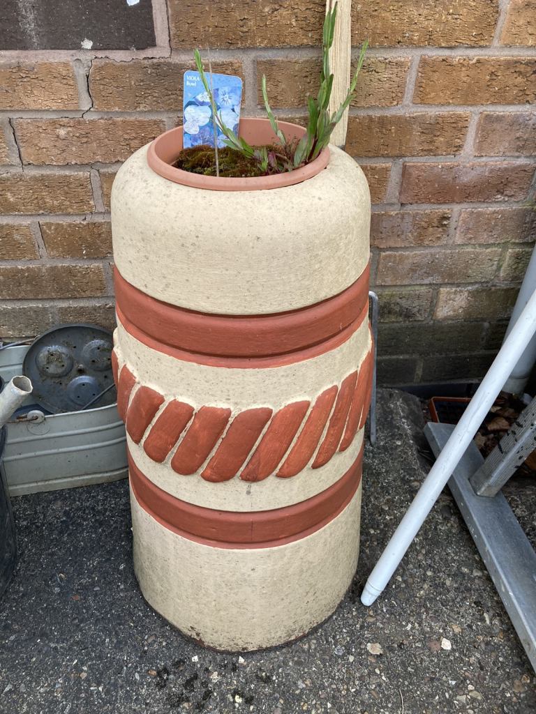RECLAIMED CHIMNEY POTS 