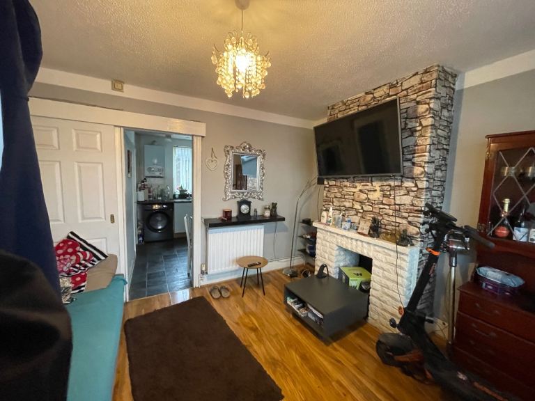 3 bed house, with driveway and garden to rent Kingswood Bristol 