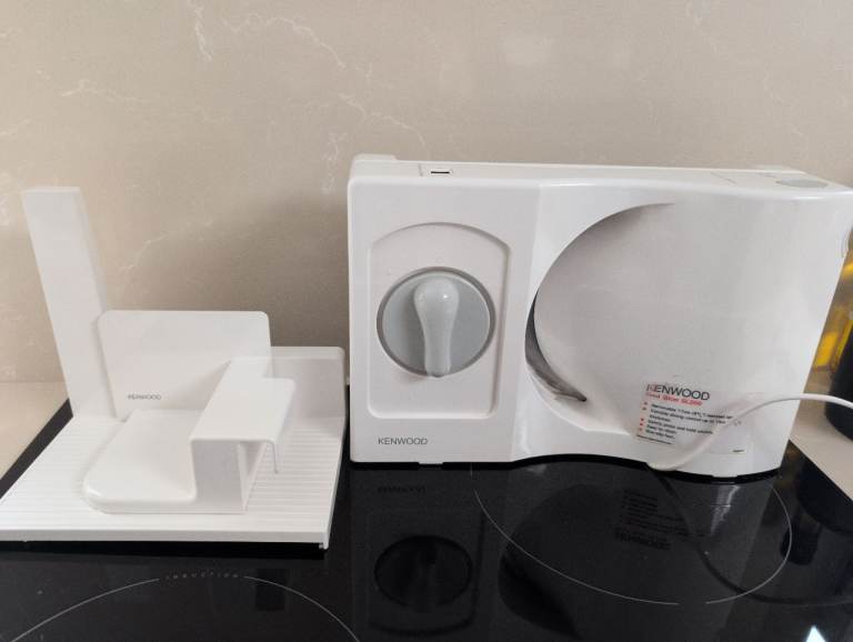 Electric slicer, ideal for meats, bread etc, reduced price