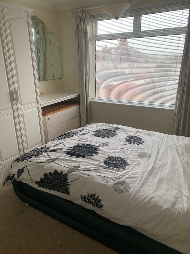 Large bedroom in 4 bed house