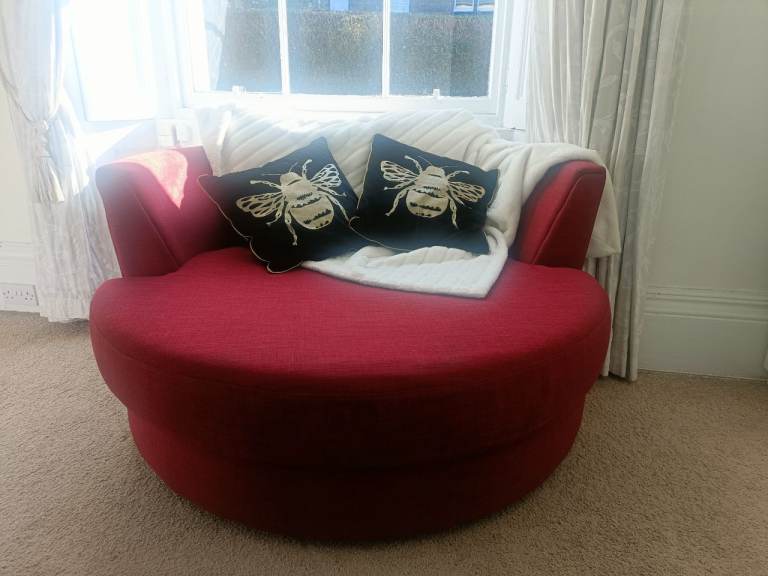 Cuddle chair 