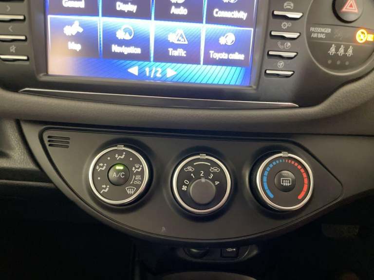 2019 Toyota Yaris 1.5 VVT-i Icon Tech Hatchback 5dr Petrol CVT Euro 6 (111 ps) - SAT NAV + PA HAT...