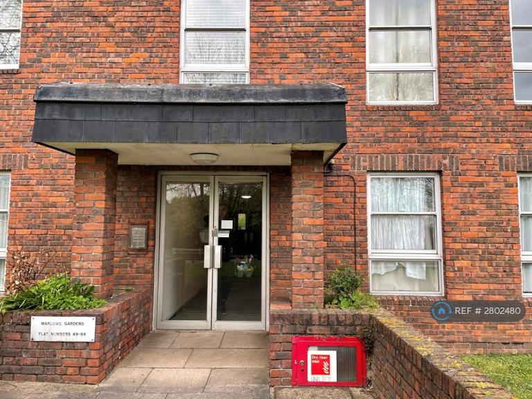 1 bedroom flat in Marlowe Gardens, London, SE9 (1 bed) (#2802480)