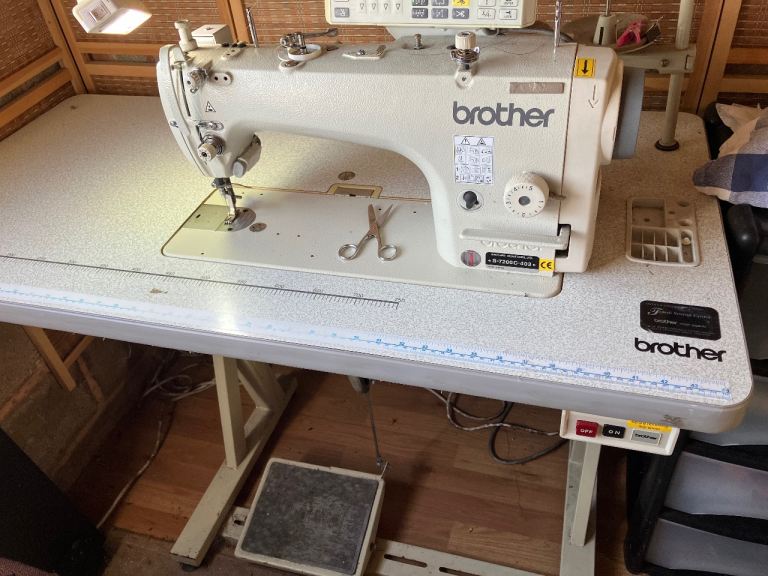 Brother S-7200C-403 Industrial Sewing Machine with Table – Good Condition