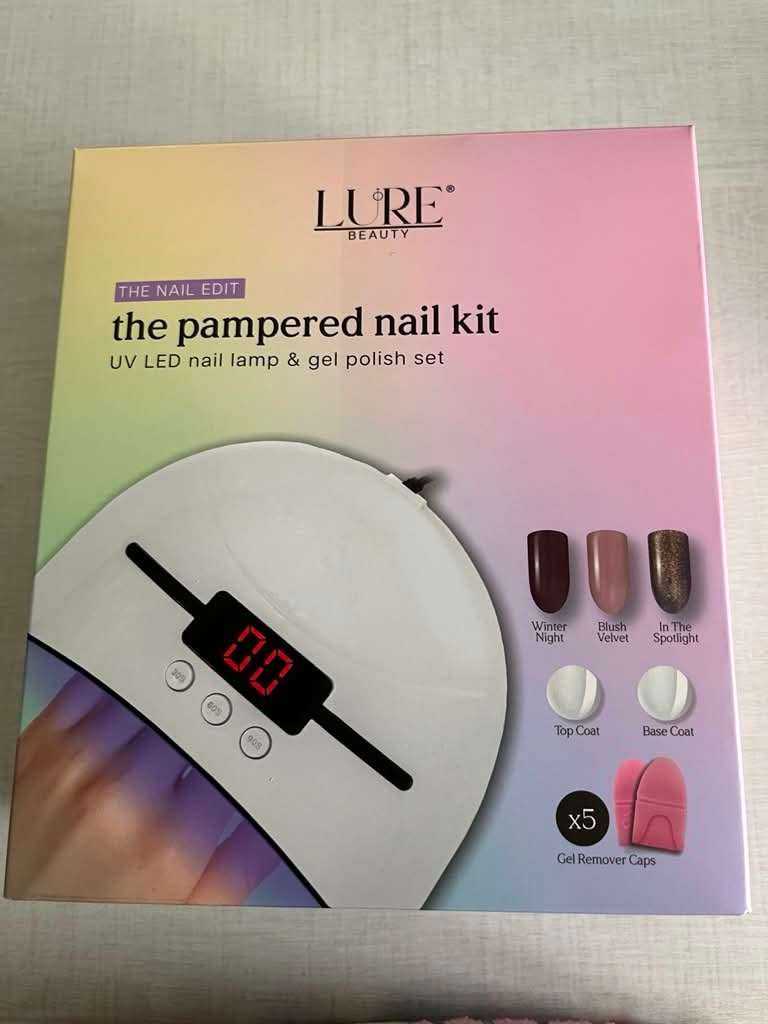 NEW Lure Pampered Nail Kit Lamp etc and 2 Extra Polishes