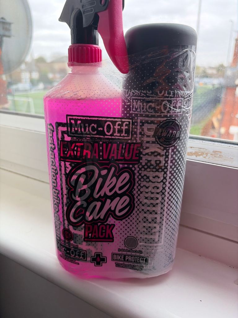 Muc-off pack