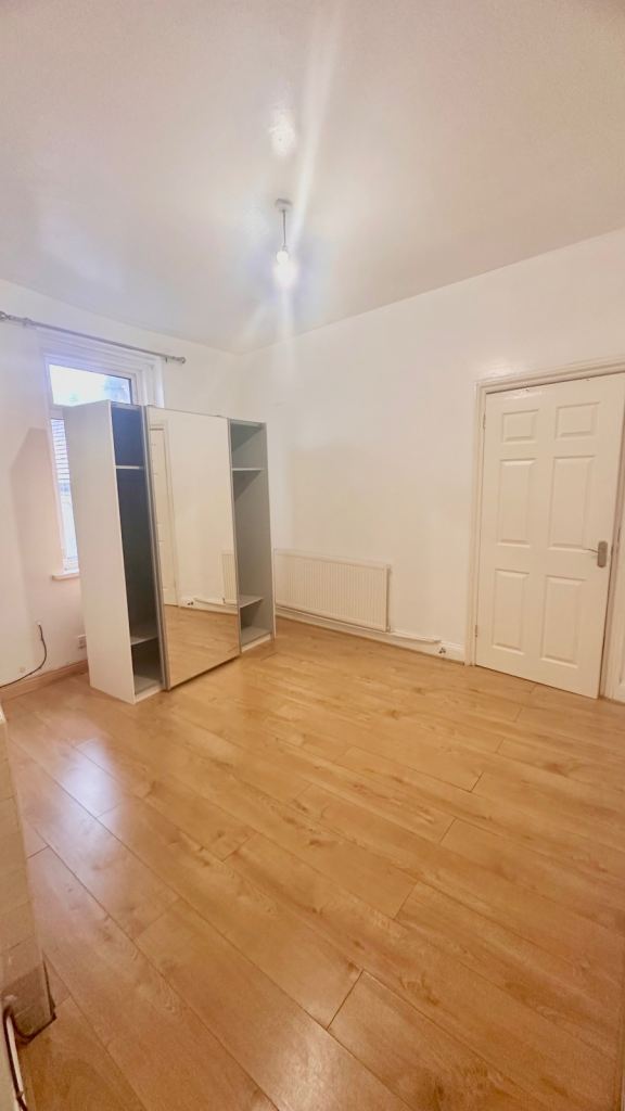 2 BED FLAT📍TRIANGLE BY LIBRARY- BOURNEMOUT. BH2 5RY      