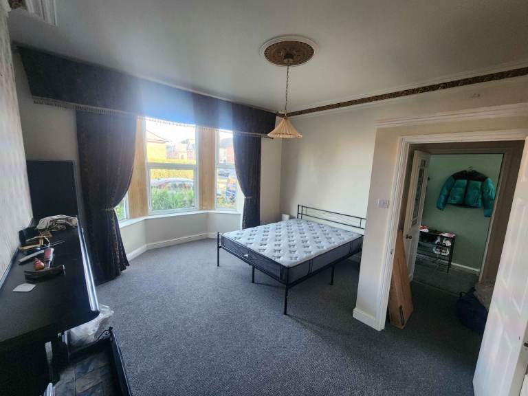Spacious and light room to let Gainsborough