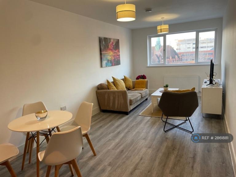 2 bedroom flat in Chertsey Road, Woking, GU21 (2 bed) (#2861881)