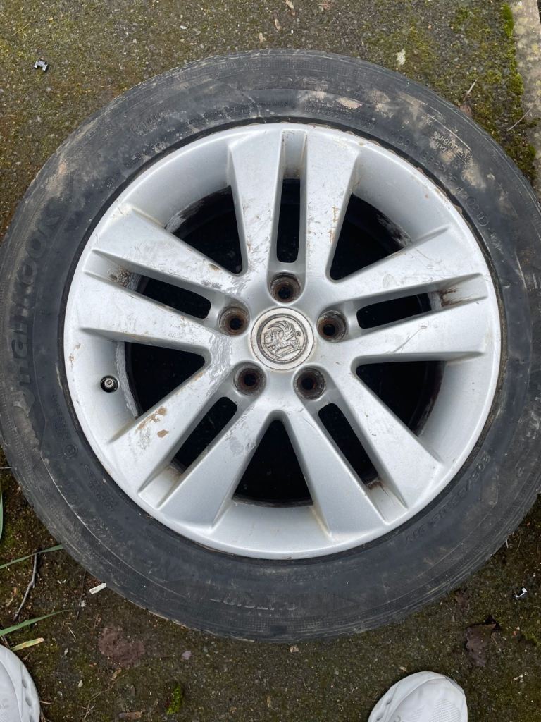 Vauxhall Alloy wheels 16inch .