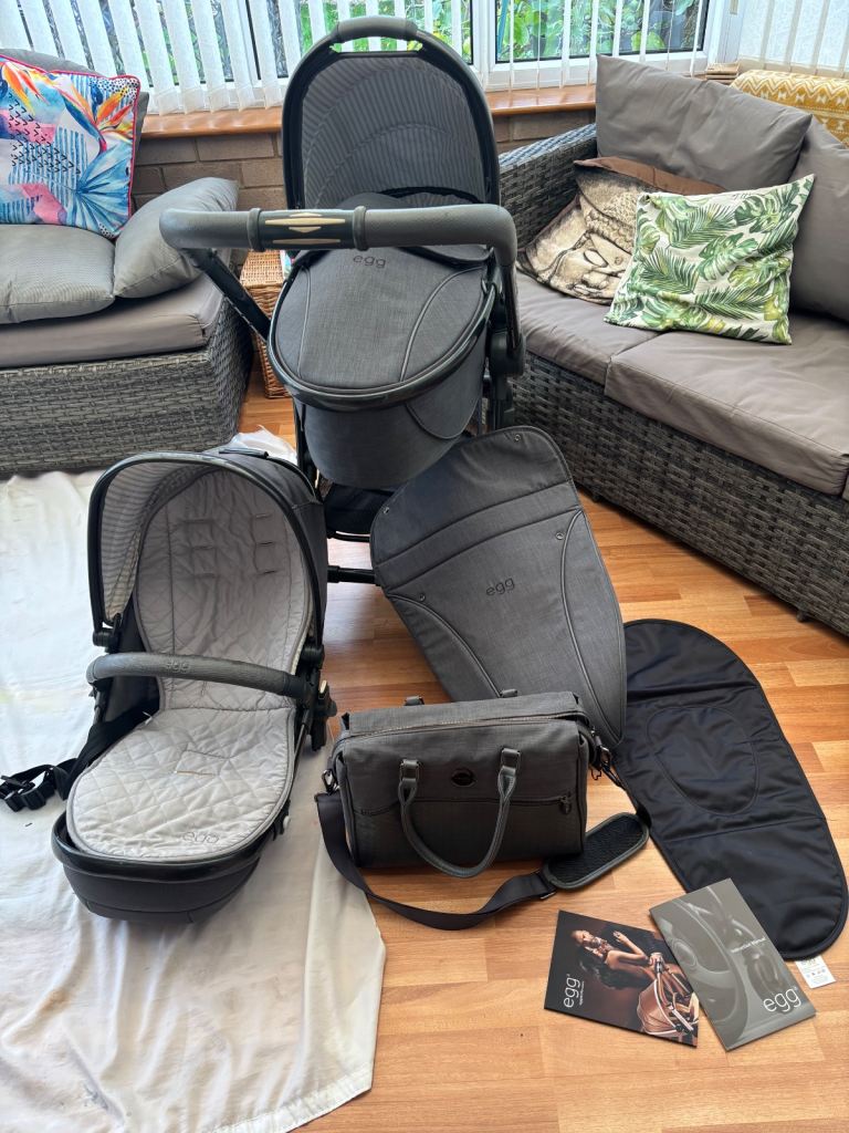 Quantum grey egg pram 