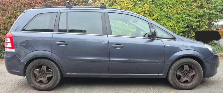 image for Low mileage. Only 2 Previous owners. MOT: 10/10/2026. 2011 Vauxhall Zafira Exclusiv 1.6 Petrol MPV
