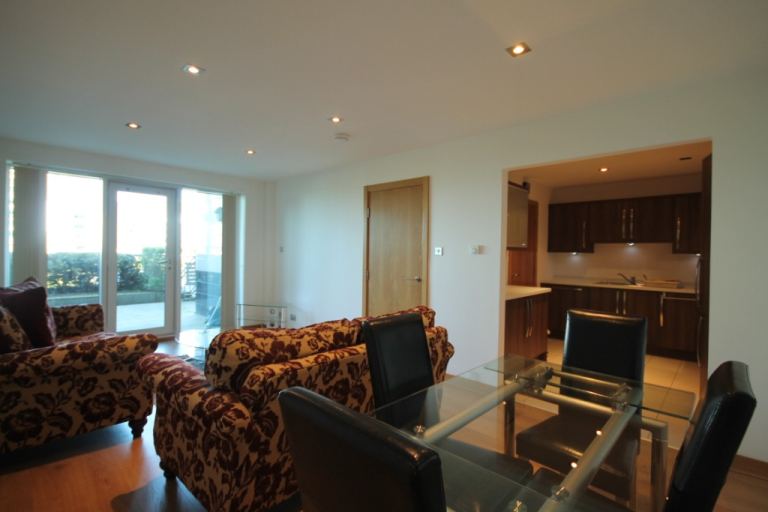 2 bedroom flat in Western Harbour Way, Newhaven, Edinburgh, EH6 6LP
