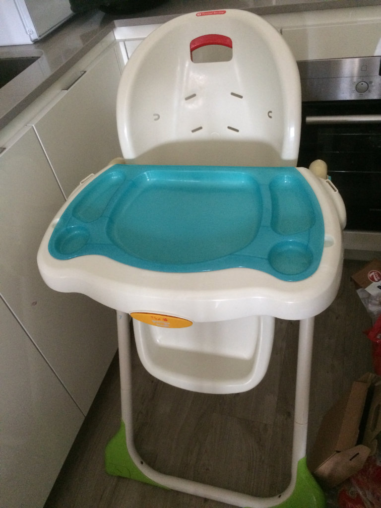 Baby feeding chair