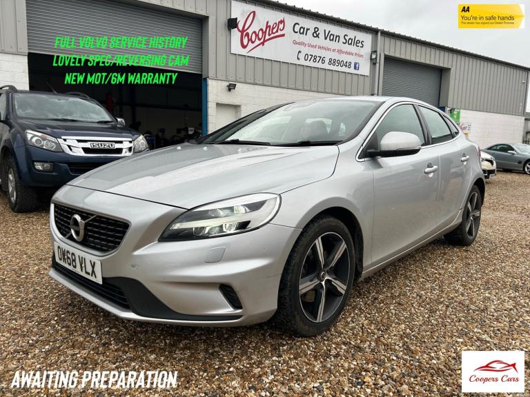 2019 Volvo V40 T2 [122] R DESIGN 5dr HATCHBACK Petrol Manual