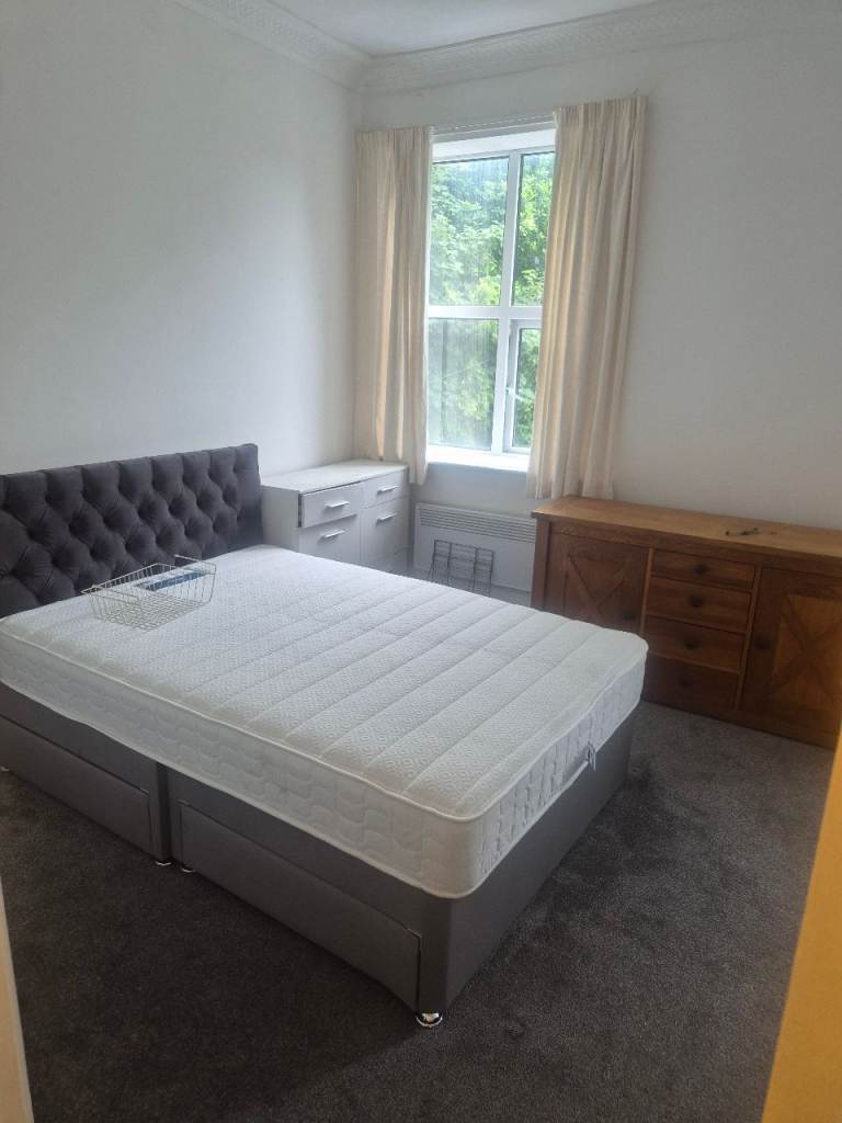 1 Bed Apartment – Freshly Updated, Private & Part‑Furnished –