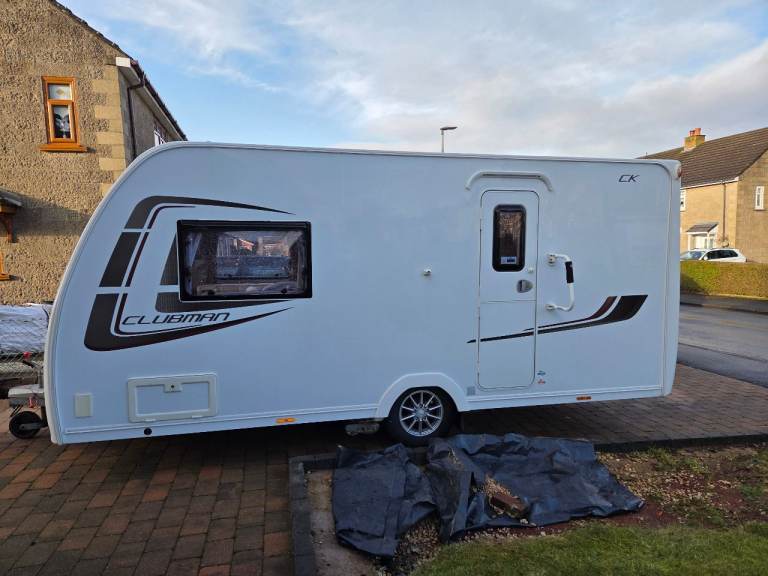 Lunar Clubman Touring Caravan (motor mover)