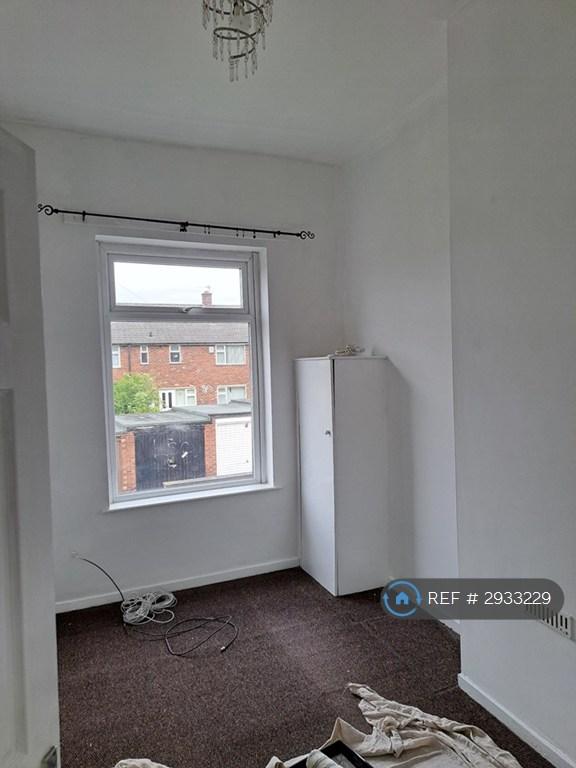2 bedroom house in Hollins Road, Oldham, OL8 (2 bed) (#2933229)