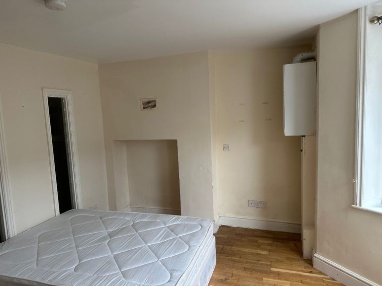 Studio flat to rent in Sydenham 