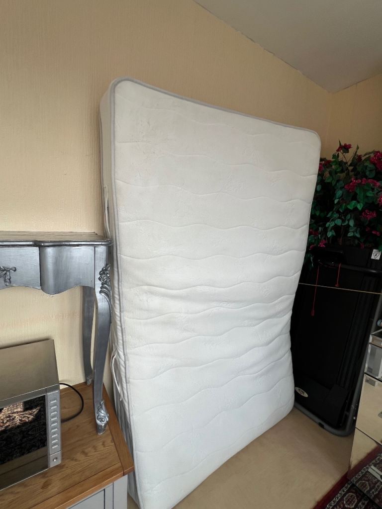 Dreams Annison Mattress – Small Double, Good Condition