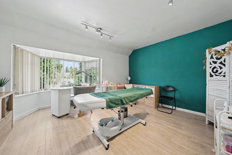 Beauty Treatment and Holistic Therapy Rooms Available in Busy Solihull Salon