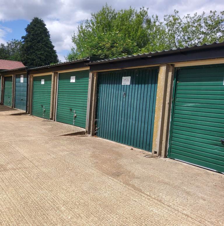 Warmington - Garages to Rent
