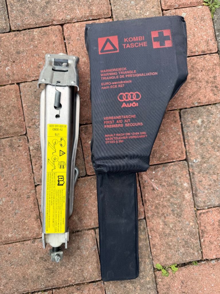 Audi A2 triangle in original bag