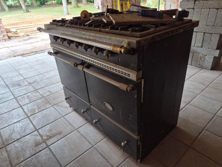 Large Black Range Cooker with Gas Hob – Fair Condition