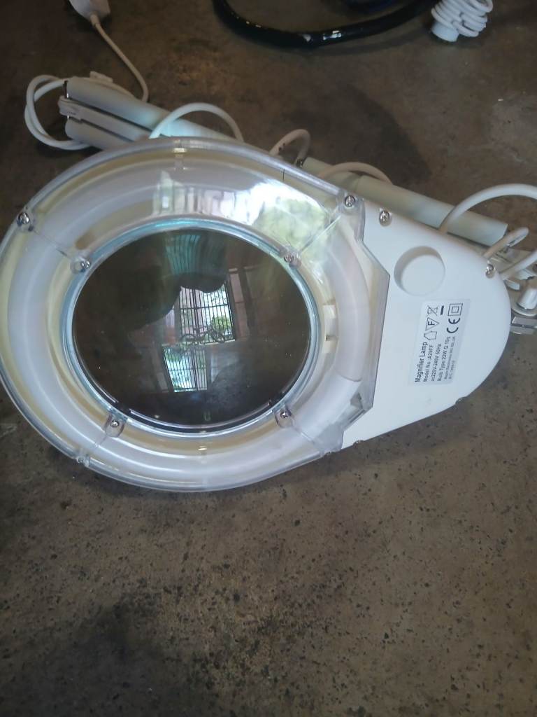 Magnifier nail lamp offers