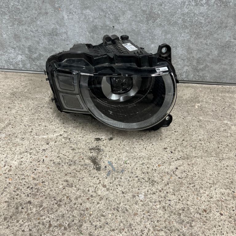 Land Rover defender front headlight driver side 2025 - 2026 