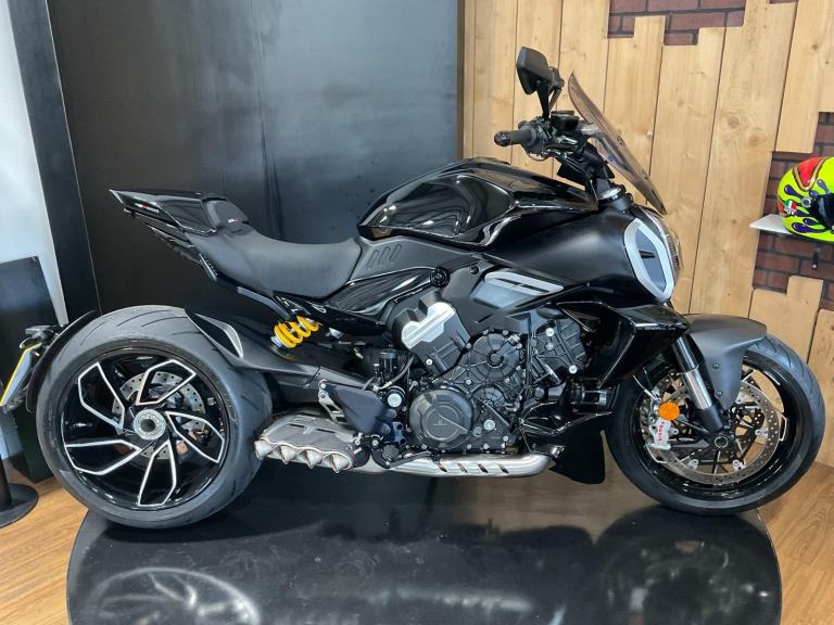 Ducati Diavel V4 2024 with FULL Akrapovic Exhaust System! Sport Pack! Stunning!