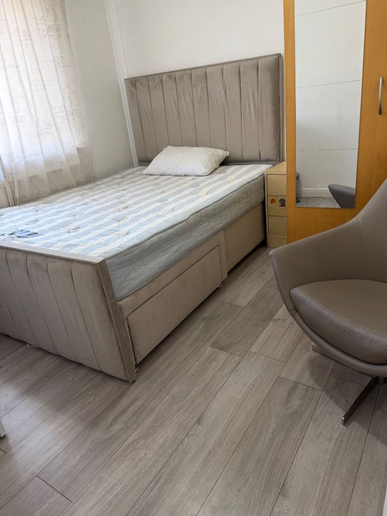 Double room few minutes walk from Greenford station 