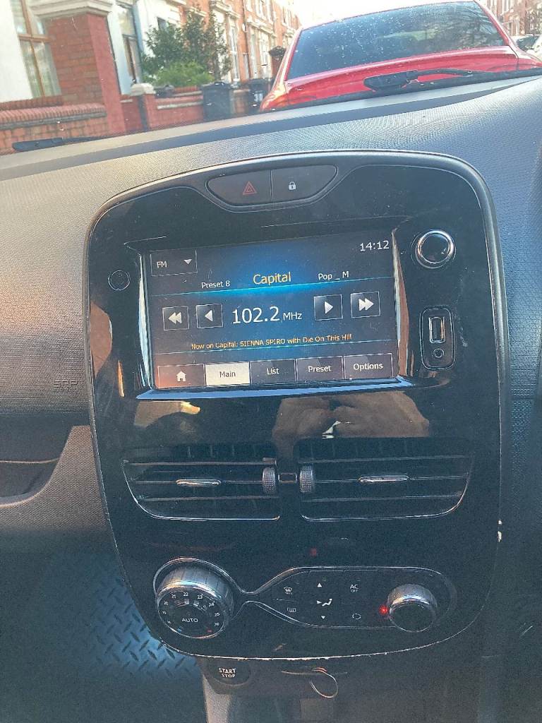 Renault Clio 0.9L TCE Dynamique S MediaNav 5d Hatchback - Grey - 2014