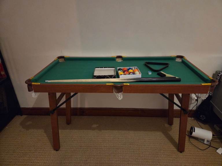 Kids pool table
