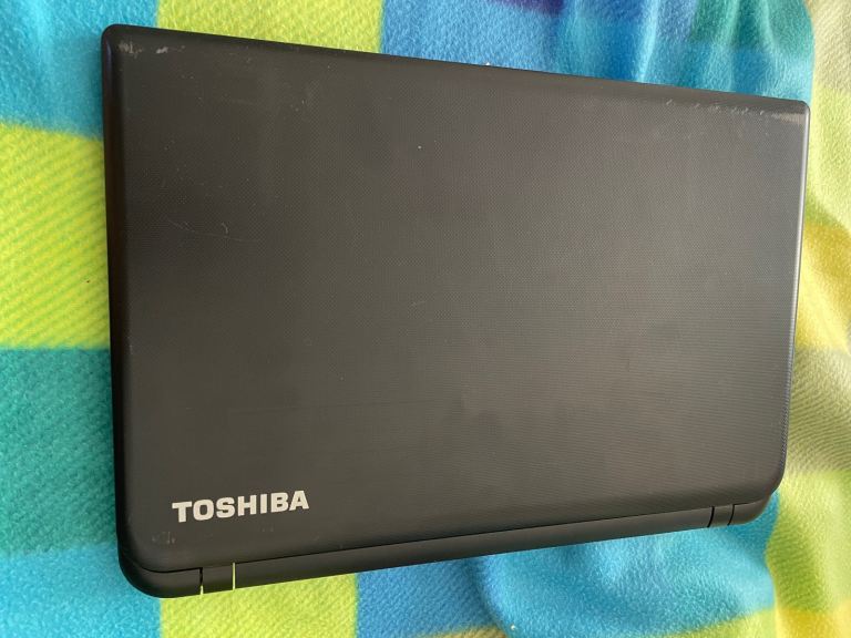 Laptop Toshiba slim lightweight Win10