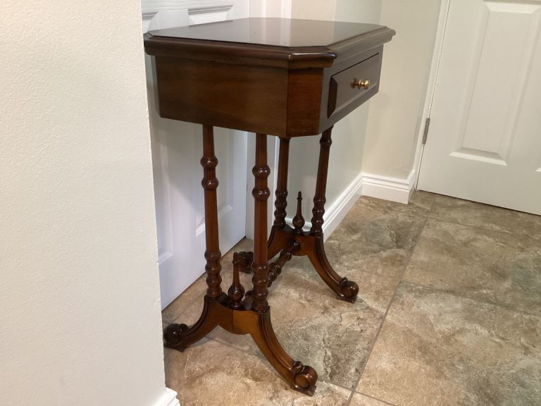 Occasional table 
