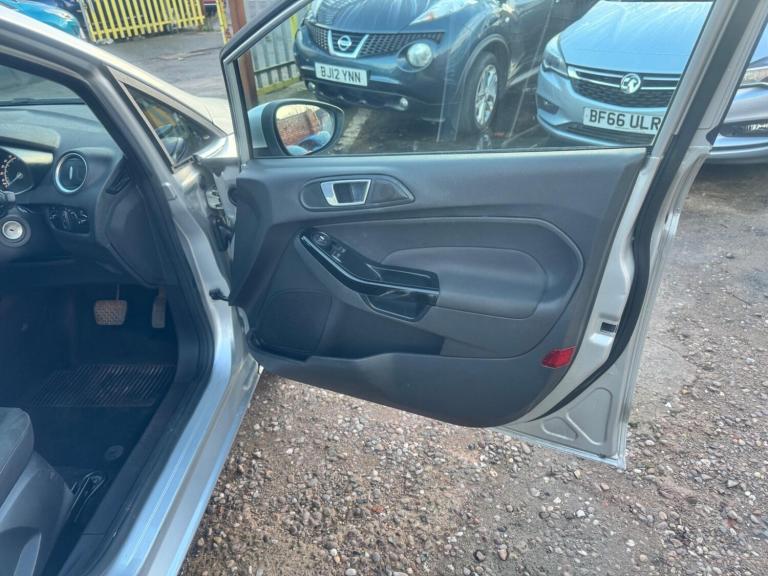 2014 Ford Fiesta 1.6 Zetec 5dr Powershift HATCHBACK PETROL Automatic