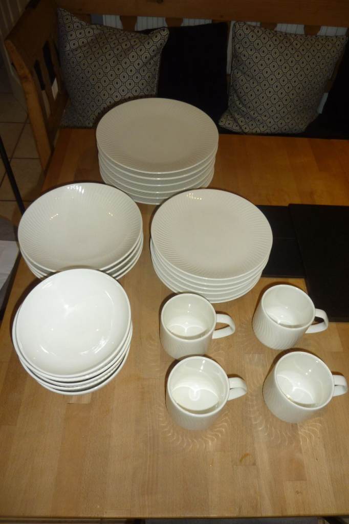 Denby White Ripple Dinner Set - Nearly New Condition