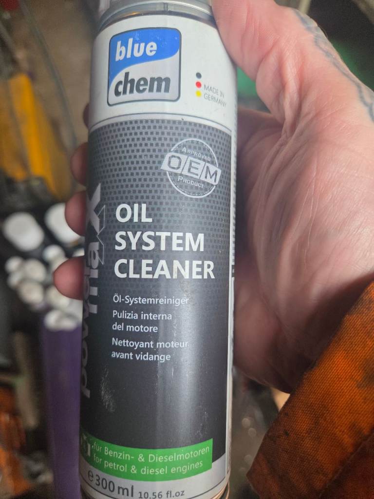 Oil system cleaner 