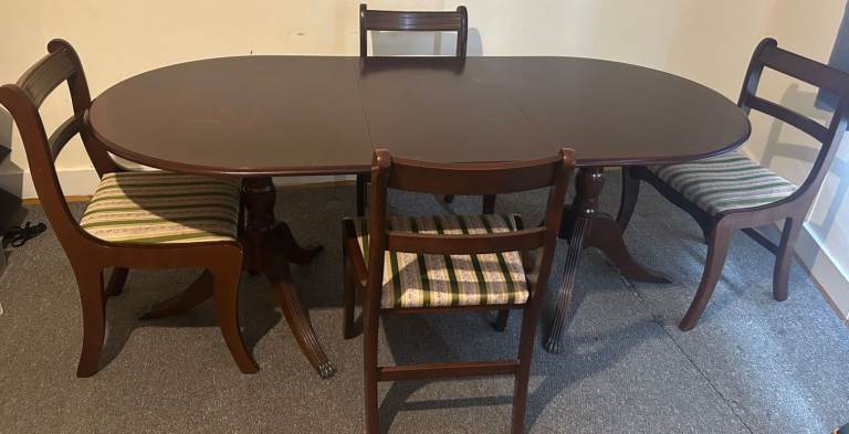 Dining Table and 4 Chairs 