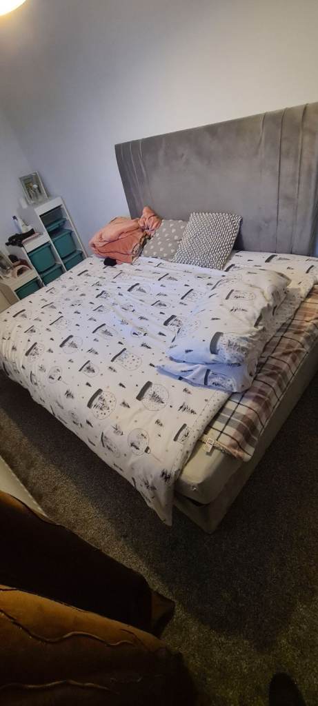 King Size Bed, Headboard & Matress with Bedset.