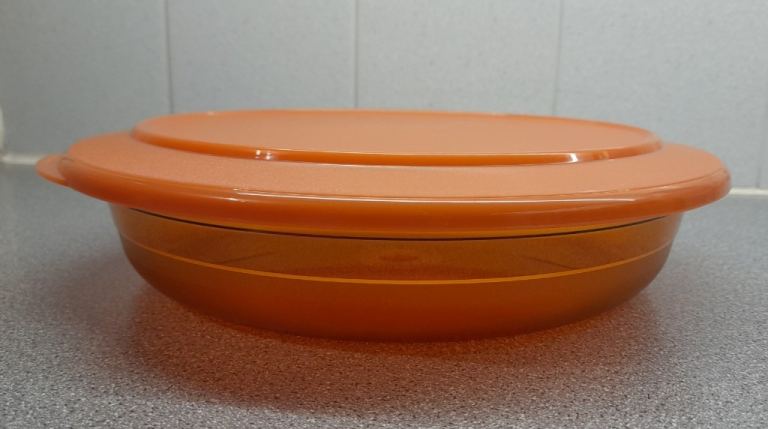 Tupperware Exclusive Collection low serving Dish/ TC terrano 1.3L & lid, New